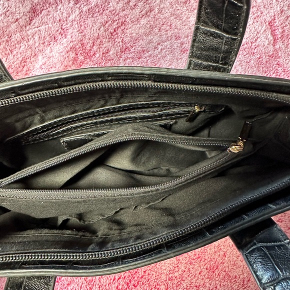 Classic style vegan handbag - Picture 7 of 9